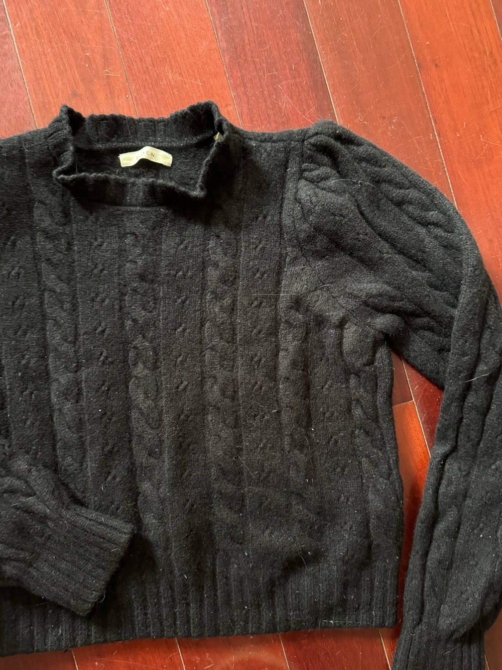 Doen Black Cable-Knit Crewneck Sweater